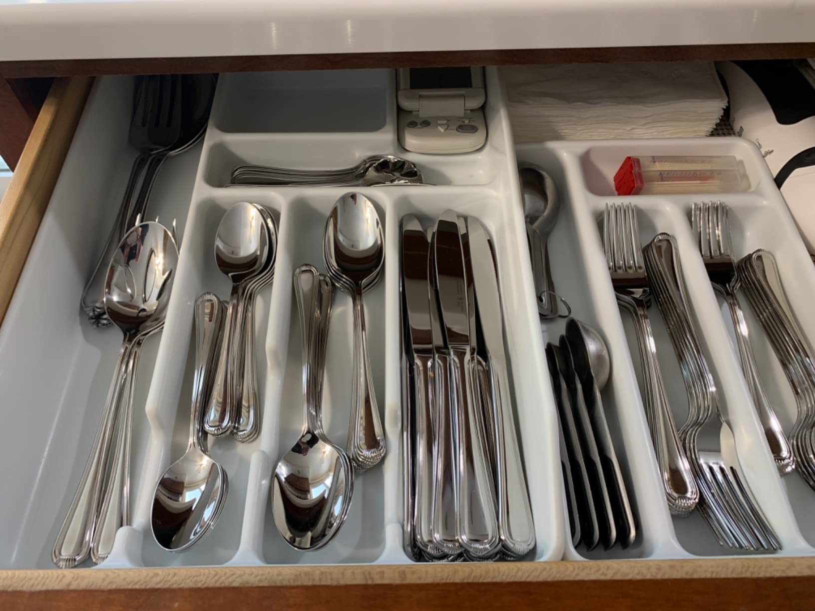 Henckels Alcea 65-Pc Flatware Set, 18/10 Stainless Steel, Durable for Family Meals & Entertaining, Dishwasher Safe, Comfortable Balanced Feel customer photo 1