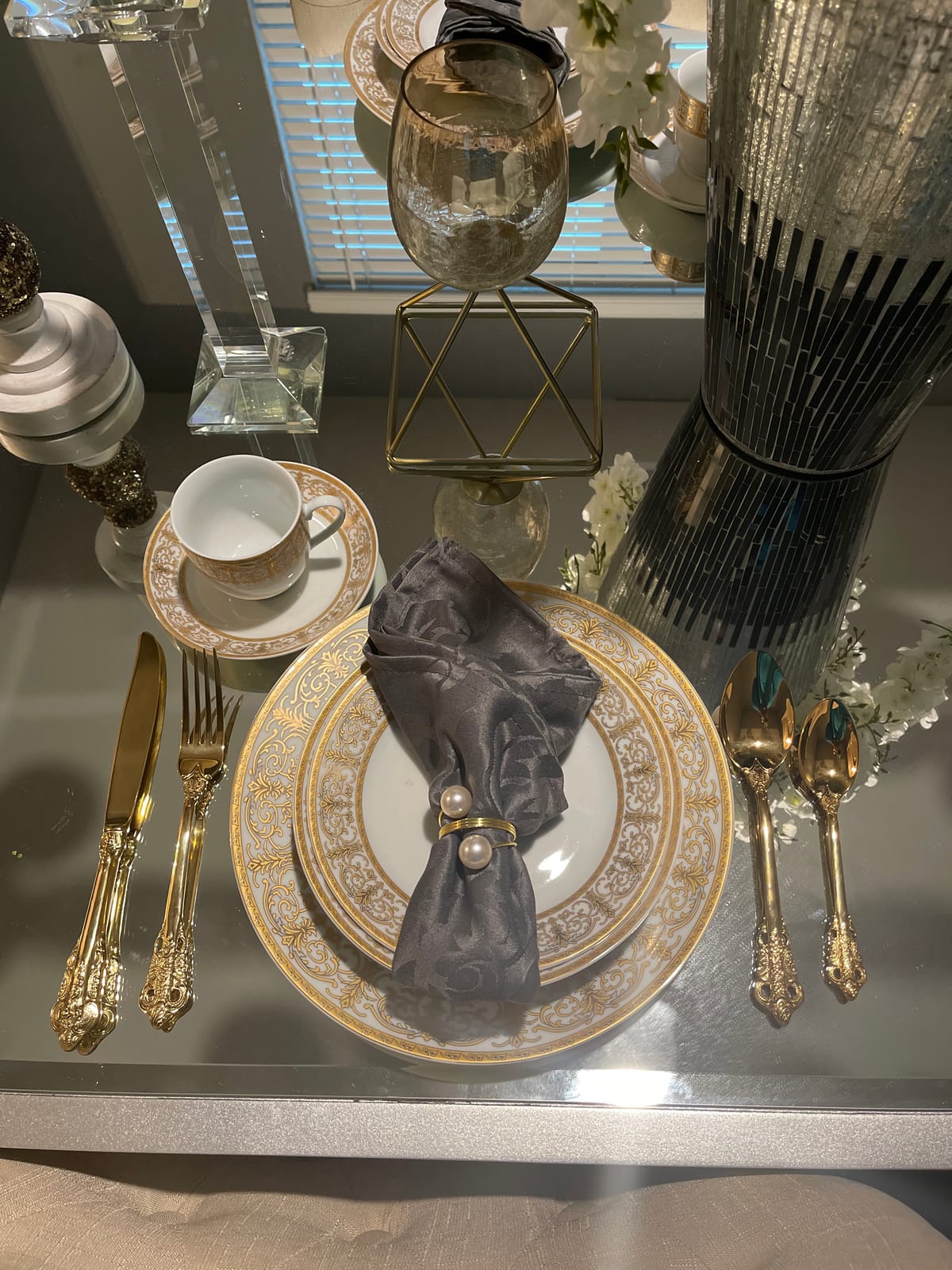 BrylaneHome Medici 40-Pc. Golden Porcelain Dinnerware Set | Service For 8, Includes Dinner & Dessert Plates, Bowls, Cups & Saucers customer photo 1