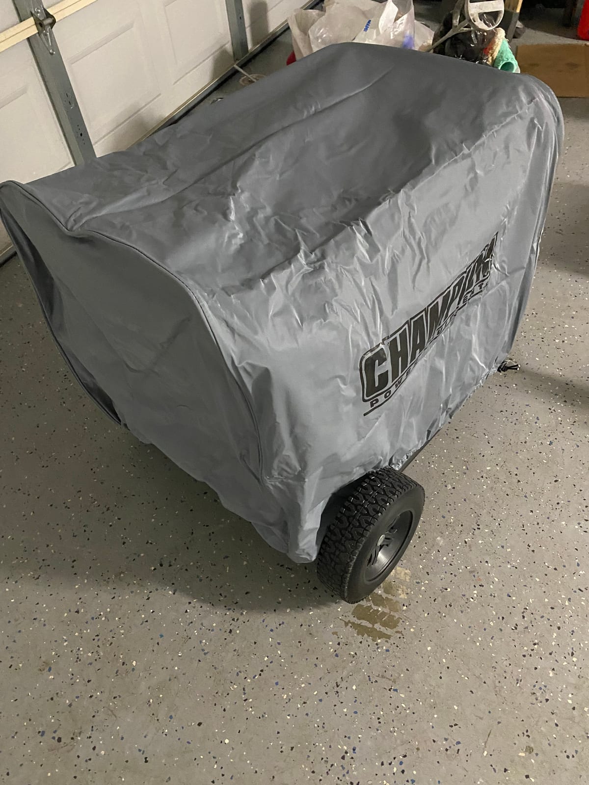 Champion Power Equipment Weather-Resistant Storage Cover for 4800-11,500-Watt Portable Generators | Weather-resistant vinyl guards against sun, rain, snow and dirt, elastic base for snug fit, fits units to 30.7 x 23.6 in customer photo 2
