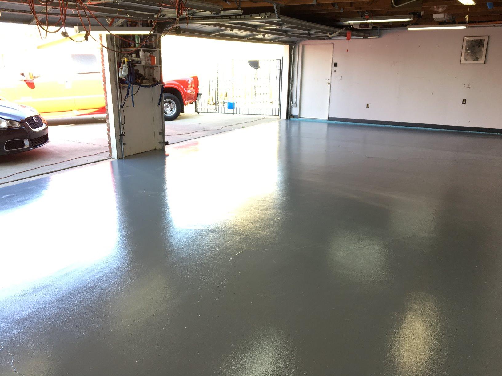 Rust-Oleum 261845 EPOXYSHIELD Garage Floor Coating Kit, 2.5 Car, Gloss Gray customer photo 2