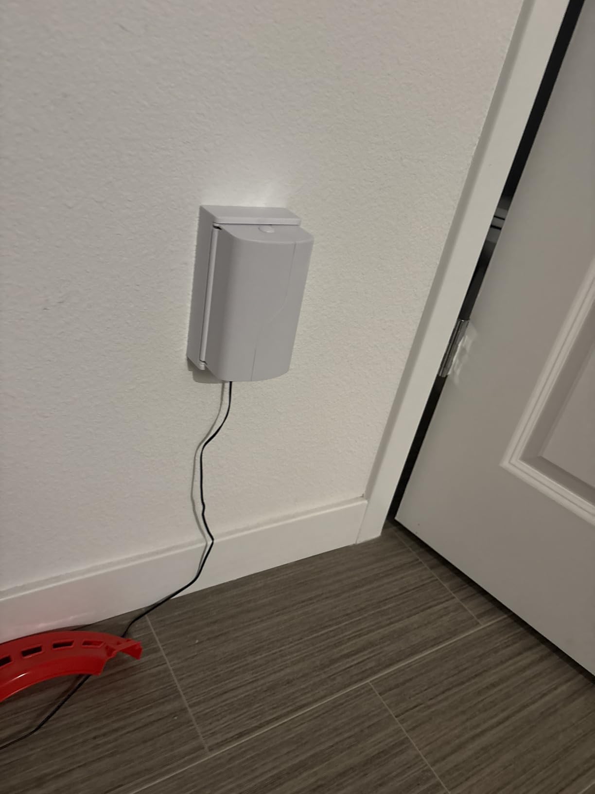 Safety Innovations Twin Door Baby Safety Outlet Cover Box for Babyproofing Outlets - More Interior Space for Extra Large Electrical Plugs and Adapters - Easy to Install - Easy to Use, (1-Pack) customer photo 1