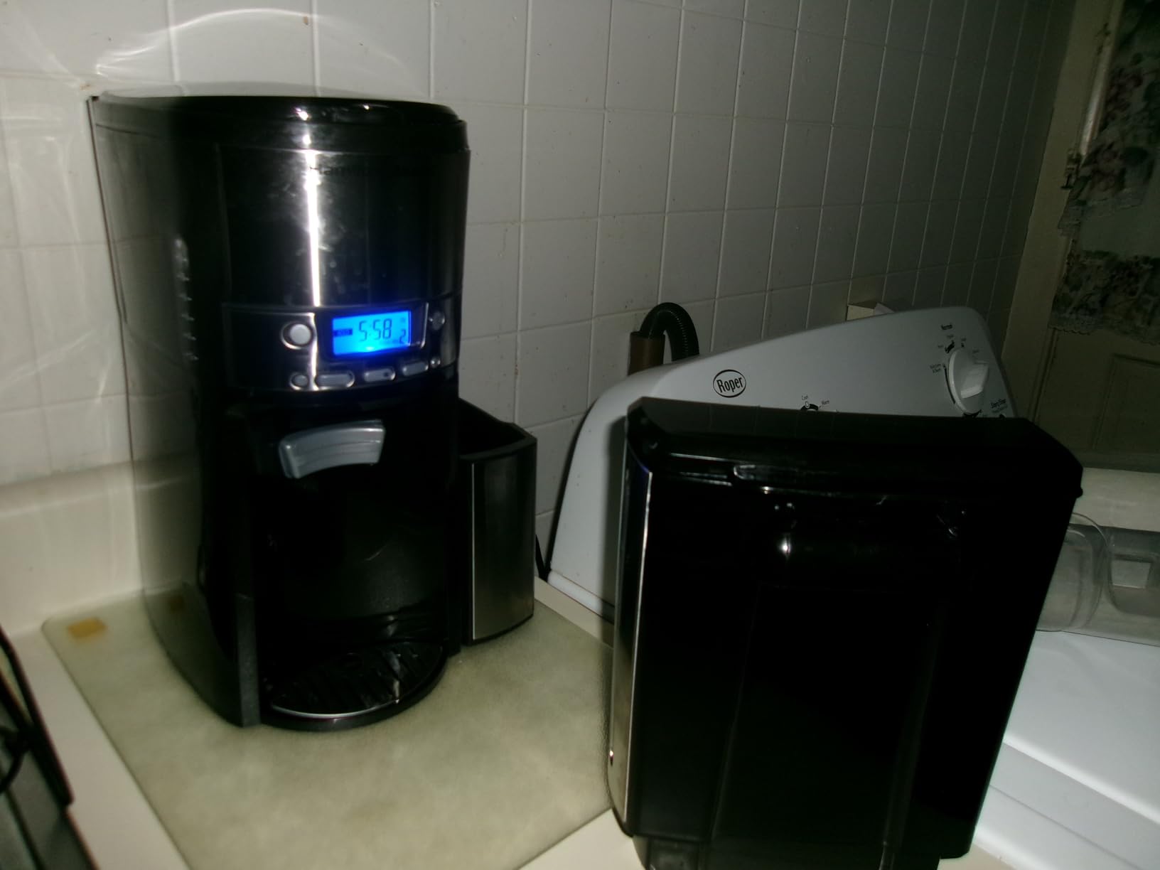 Hamilton Beach One Press Programmable Dispensing 12 Cup Coffee Maker with Internal Coffee Pot, Stays Warm and Fresh for Hours, 60 oz. Removable Reservoir, Black & Stainless Steel (47950) customer photo 1