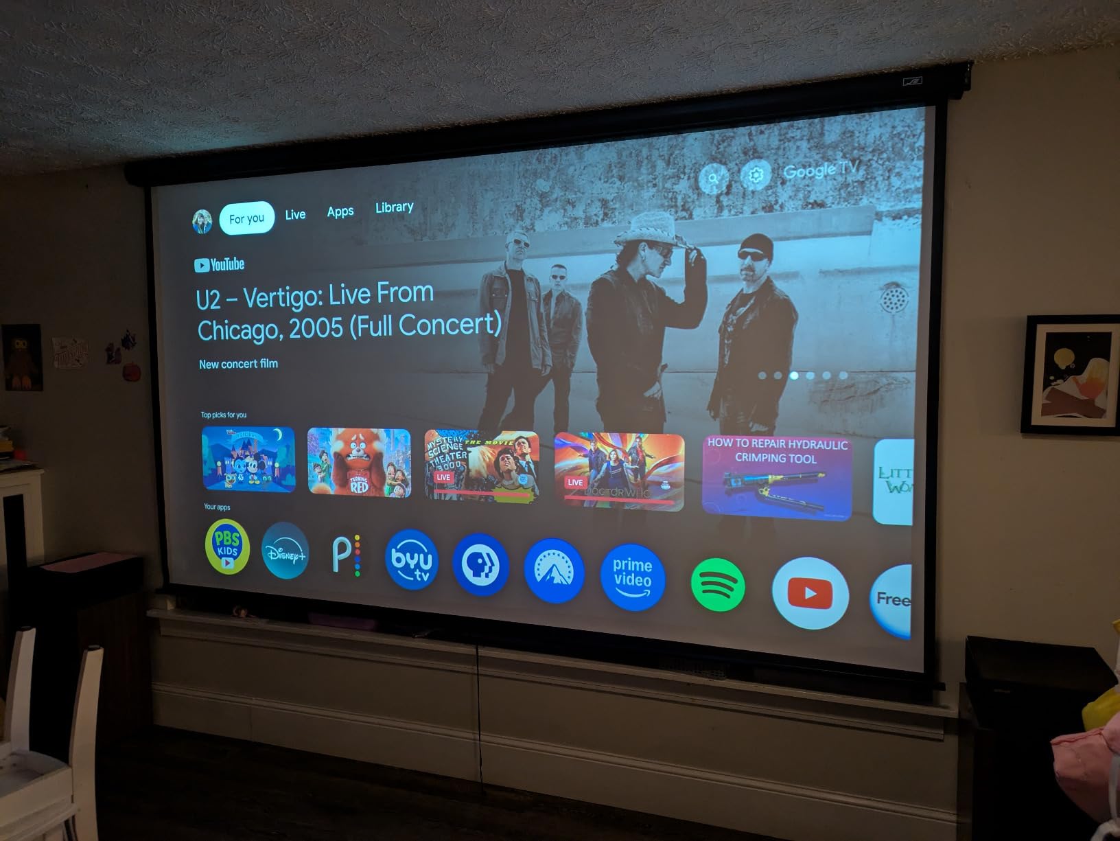 Elite Screens Manual B, 100-INCH 16:10, Manual Pull Down Projector Screen 4K / 8K Ultra HDR 3D Ready Auto-Lock Mechanism, 2-YEAR WARRANTY, M100X customer photo 1