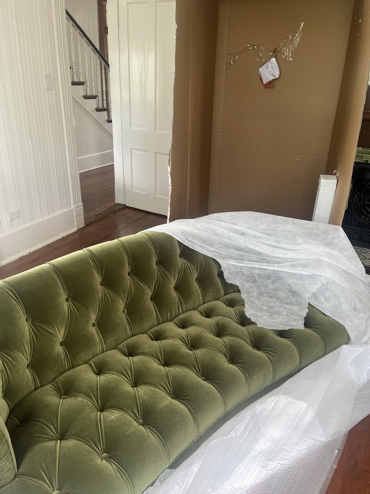 Jennifer Taylor Home La Rosa Victorian Chesterfield Tufted Sofa customer photo 1