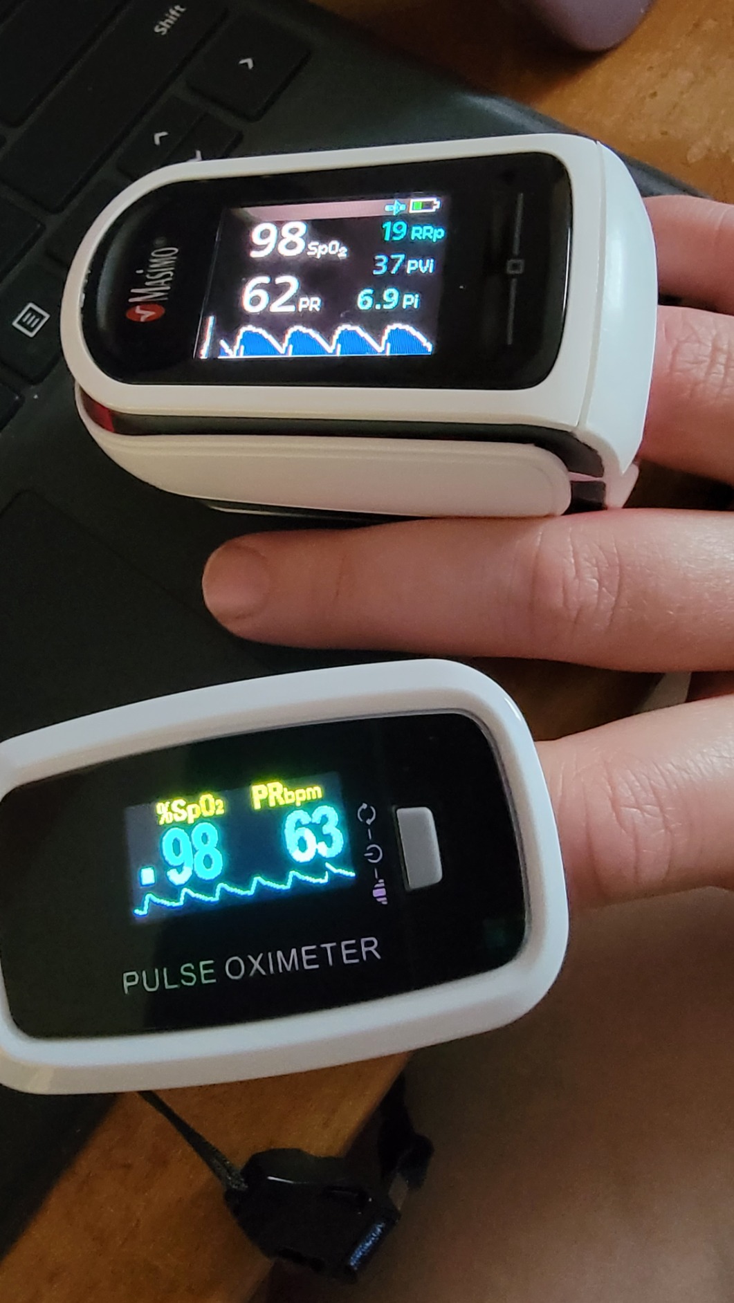 AccuMed CMS-50D1 Fingertip Pulse Oximeter Blood Oxygen Sensor SpO2 for Sports and Aviation. Portable and Lightweight with LED Display, 2 AAA Batteries, Lanyard and Travel Case (White) customer photo 1