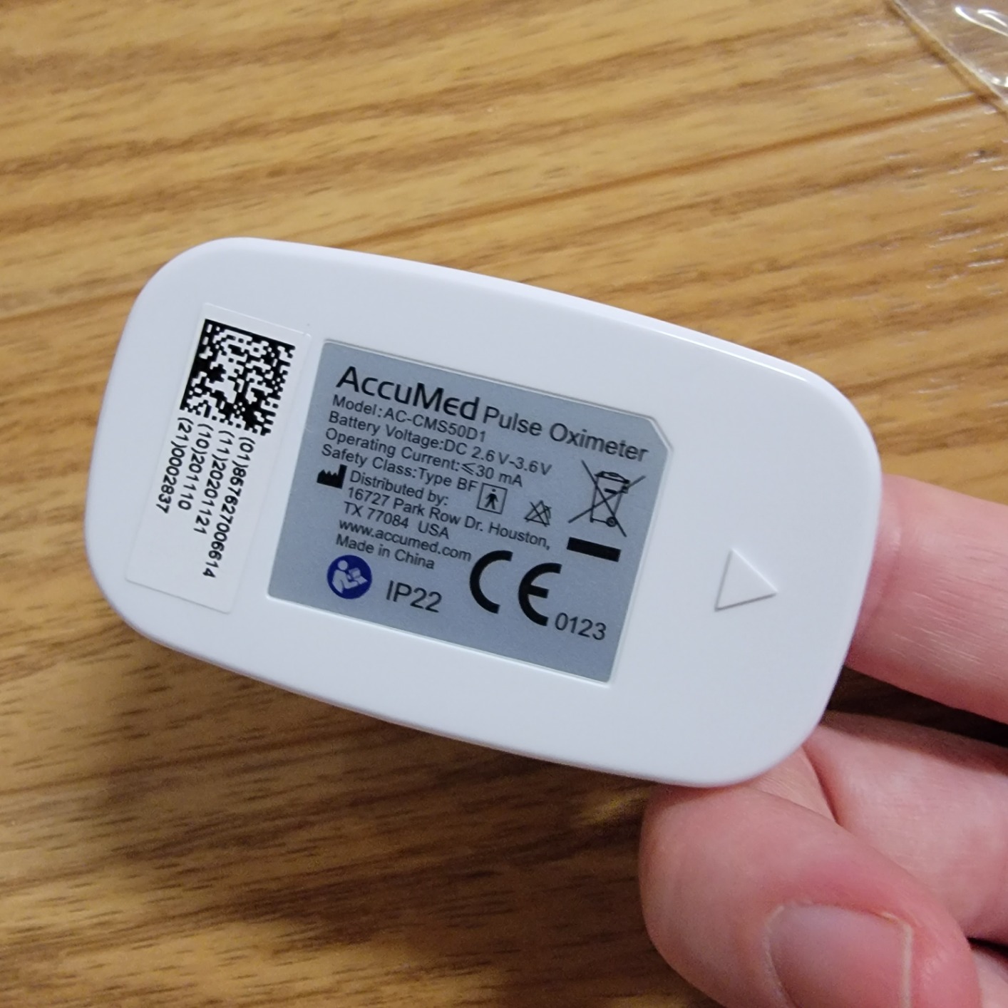 AccuMed CMS-50D1 Fingertip Pulse Oximeter Blood Oxygen Sensor SpO2 for Sports and Aviation. Portable and Lightweight with LED Display, 2 AAA Batteries, Lanyard and Travel Case (White) customer photo 2