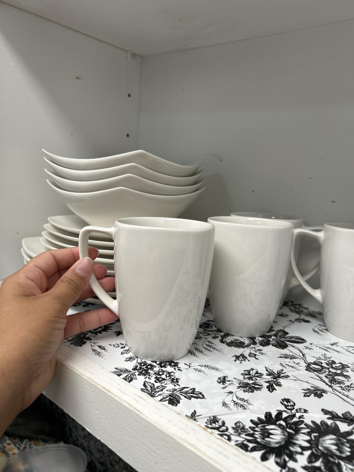 Gibson Home Zen Buffet White Porcelain Dinnerware Set for 4, Square Plates Bowls and Mugs, Chip and Scratch Resistant, Dishwasher and Microwave Safe, 16 Piece customer photo 2