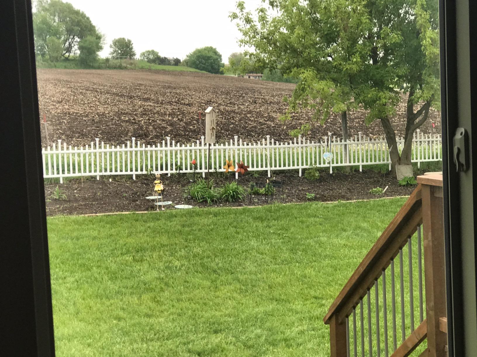 Zippity Madison Picket Fence Panels, White Vinyl DIY No Dig Kit | 2.5ftH x 2.3ftW, White, 2 Panels, Garden Border or Yard Enclosure, ZP19001 customer photo 1