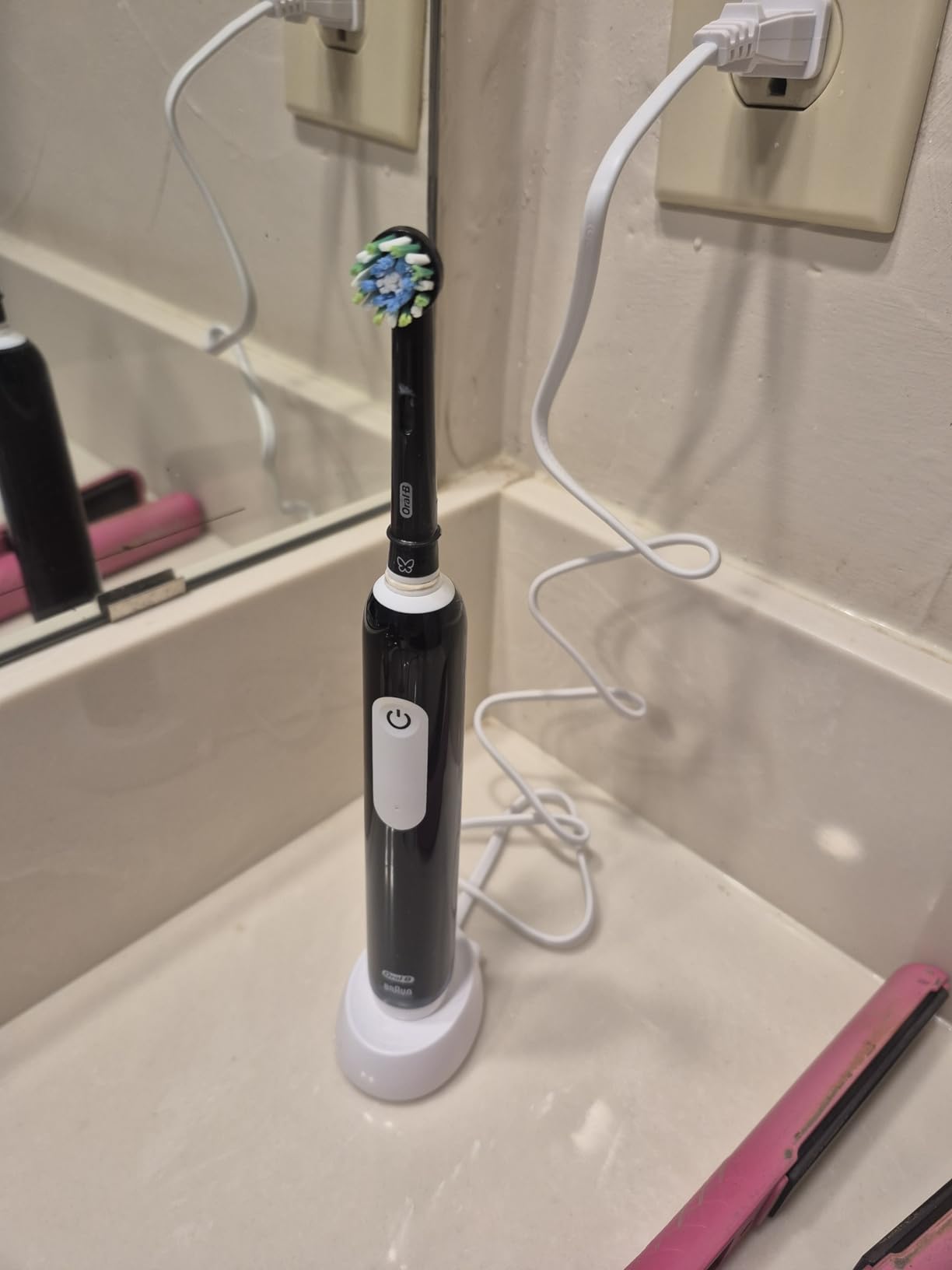 Oral-B Pro 1000 Rechargeable Electric Toothbrush, Black customer photo 2