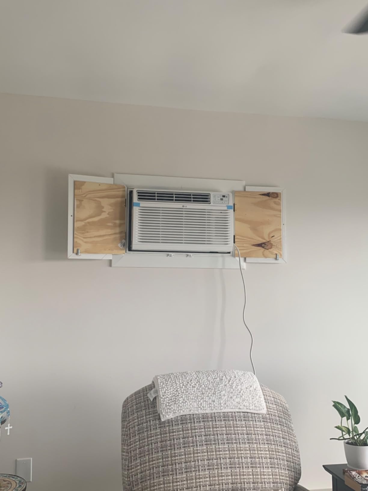 LG 10,000 BTU Through the Wall Air Conditioner, 115V, Cools up to 440 Sq. Ft. for Bedroom, Living Room, Apartment, with Remote, 3 Cool & Fan Speeds, Wall AC Unit, White customer photo 2