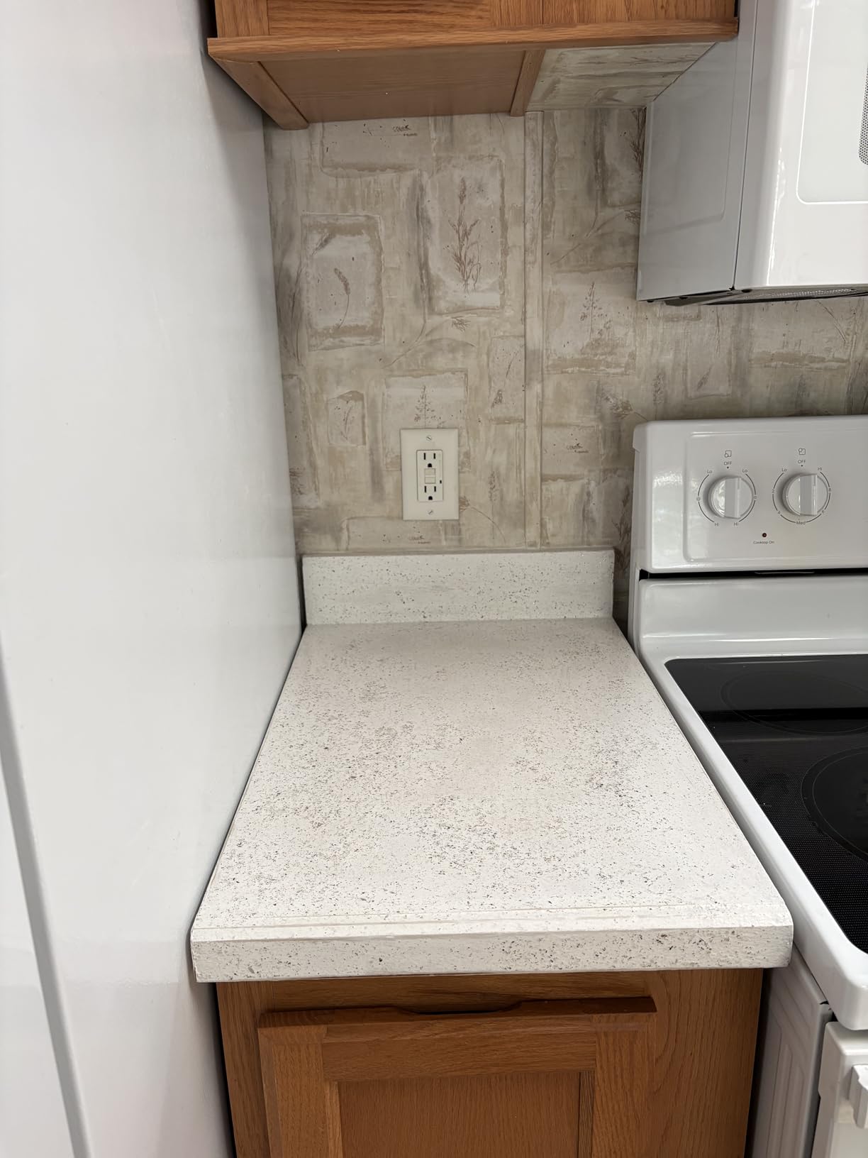 Daich SpreadStone Mineral Select Countertop Finishing Kit (Onyx Fog) customer photo 1