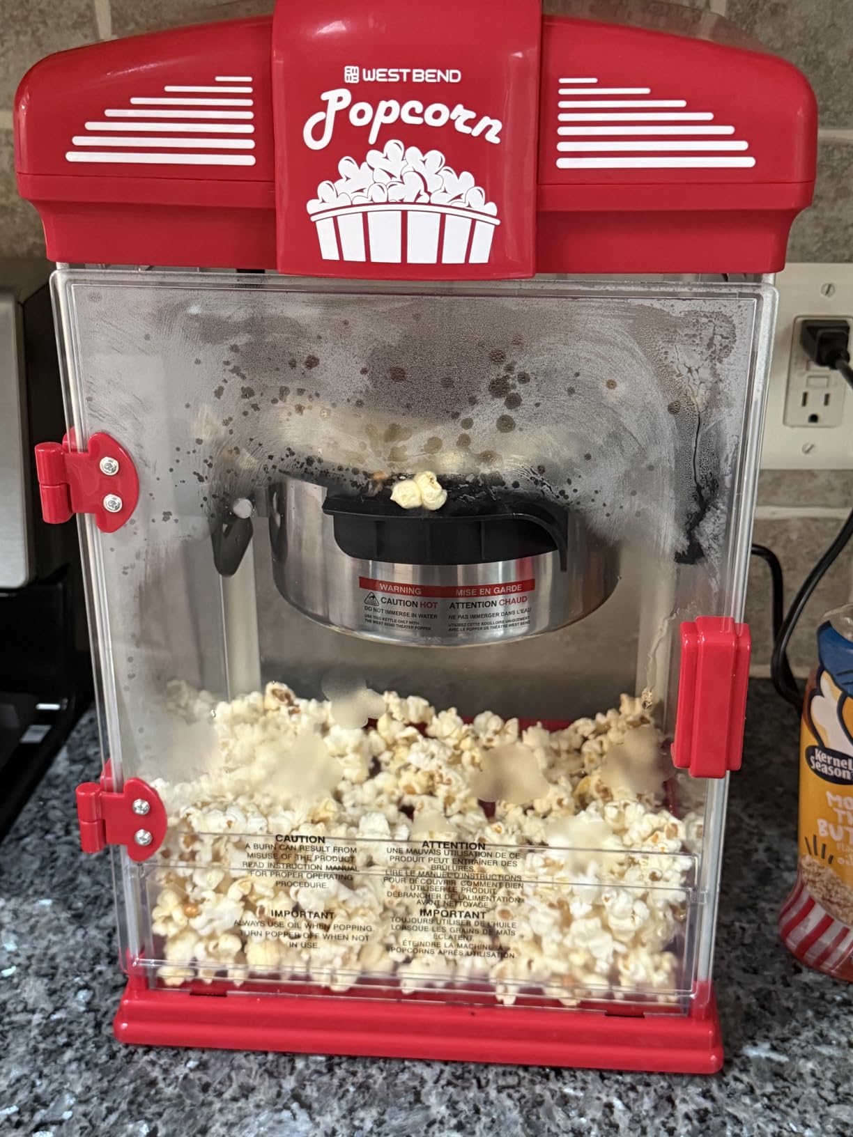 West Bend Stir Crazy Movie Theater Popcorn Popper, Gourmet Popcorn Maker Machine with Nonstick Popcorn Kettle, Measuring Tool and Popcorn Scoop for Popcorn Machine, 4-Qt., Red customer photo 2