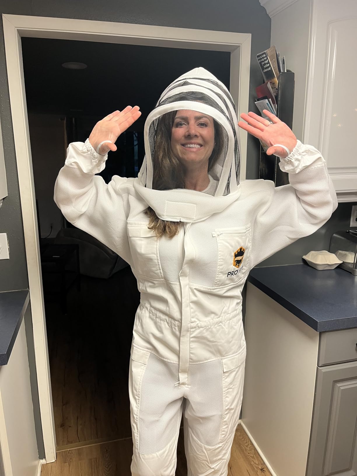 Mann Lake Provent Beekeeping Suit, Professional Grade Protective Bee Gear with Reinforced Knees, Heavy-Duty Elastic Openings, Covered Zippers, Hand Loops, and Velcro Pockets for Tools, Medium customer photo 1