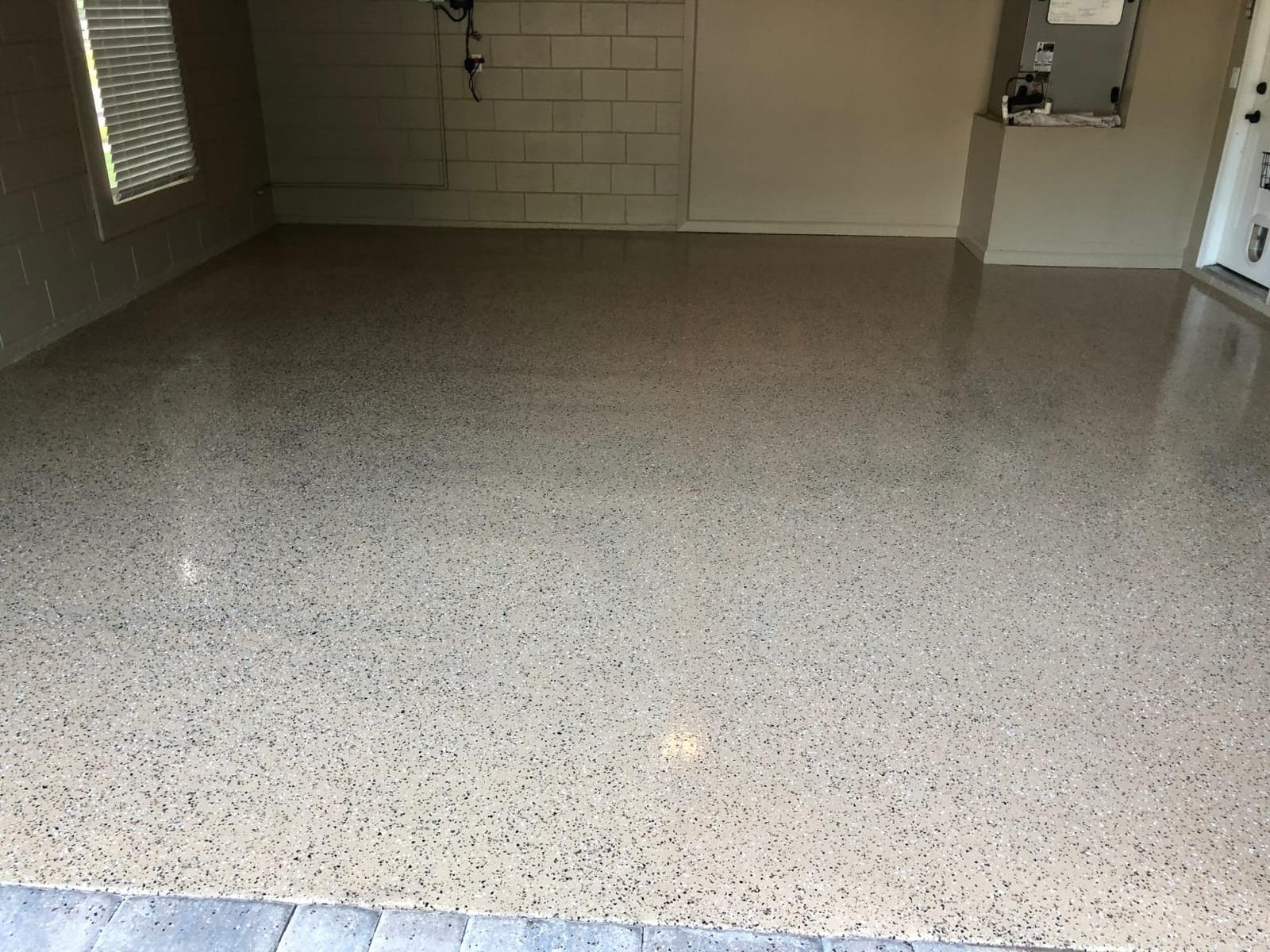 Rust-Oleum RockSolid Polycuramine High Gloss Gray Garage Floor Coating, 2.5 Car Kit customer photo 2