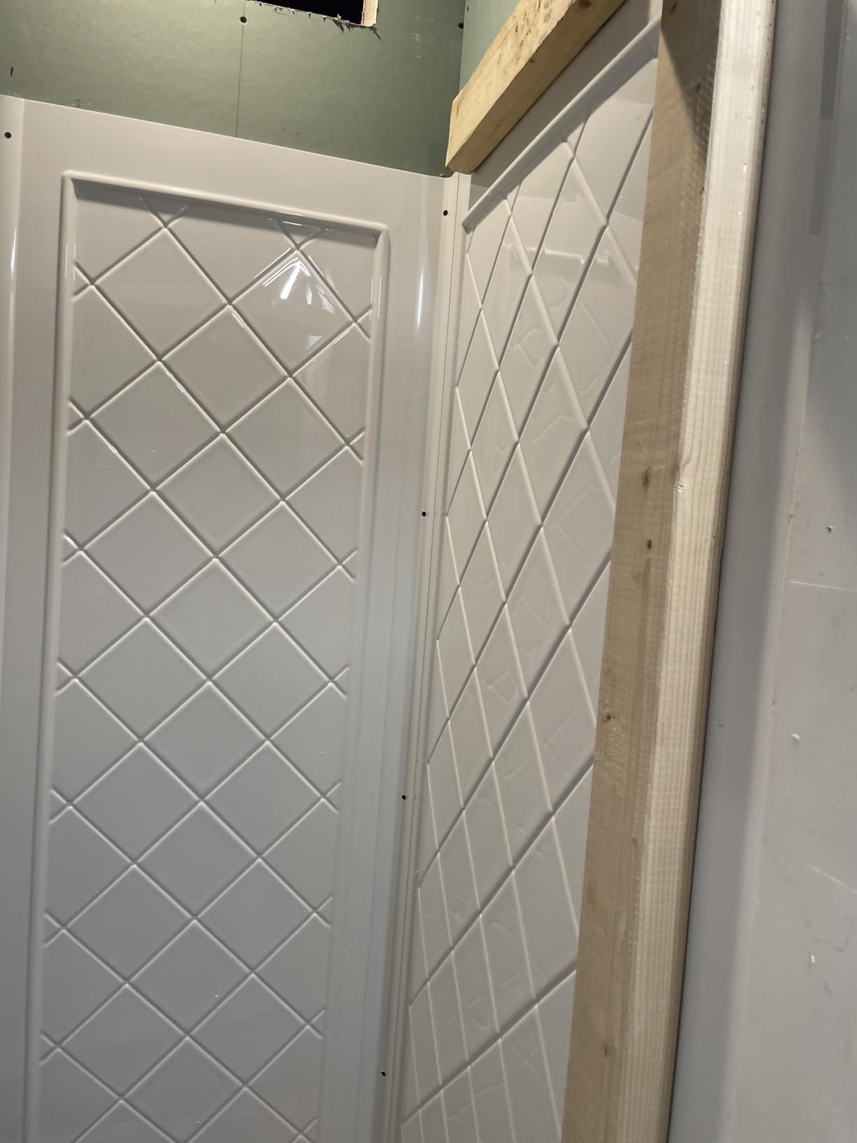 DreamLine 32 in. D x 48 in. W x 76 3/4 in. H Center Drain Acrylic Shower Base and QWALL-5 Backwall Kit In White, DL-6070C-01 customer photo 2