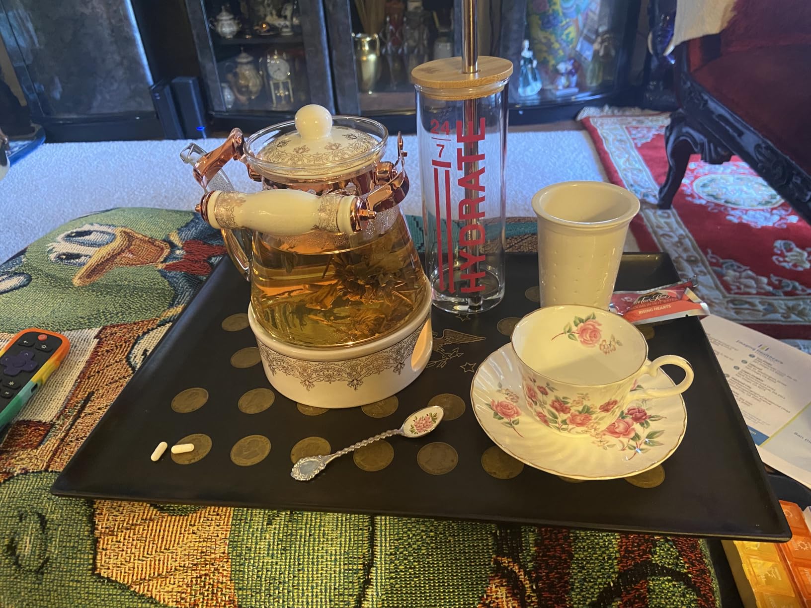 Teabloom Buckingham Palace Teapot & Flowering Tea Gift Set (6 Pieces) - Stovetop Safe Glass Teapot (40 OZ / 1.2 L / 4-5 CUPS), Porcelain Lid, Tea Warmer, Loose Tea Infuser, 2 Gourmet Rose Tea Flowers customer photo 2