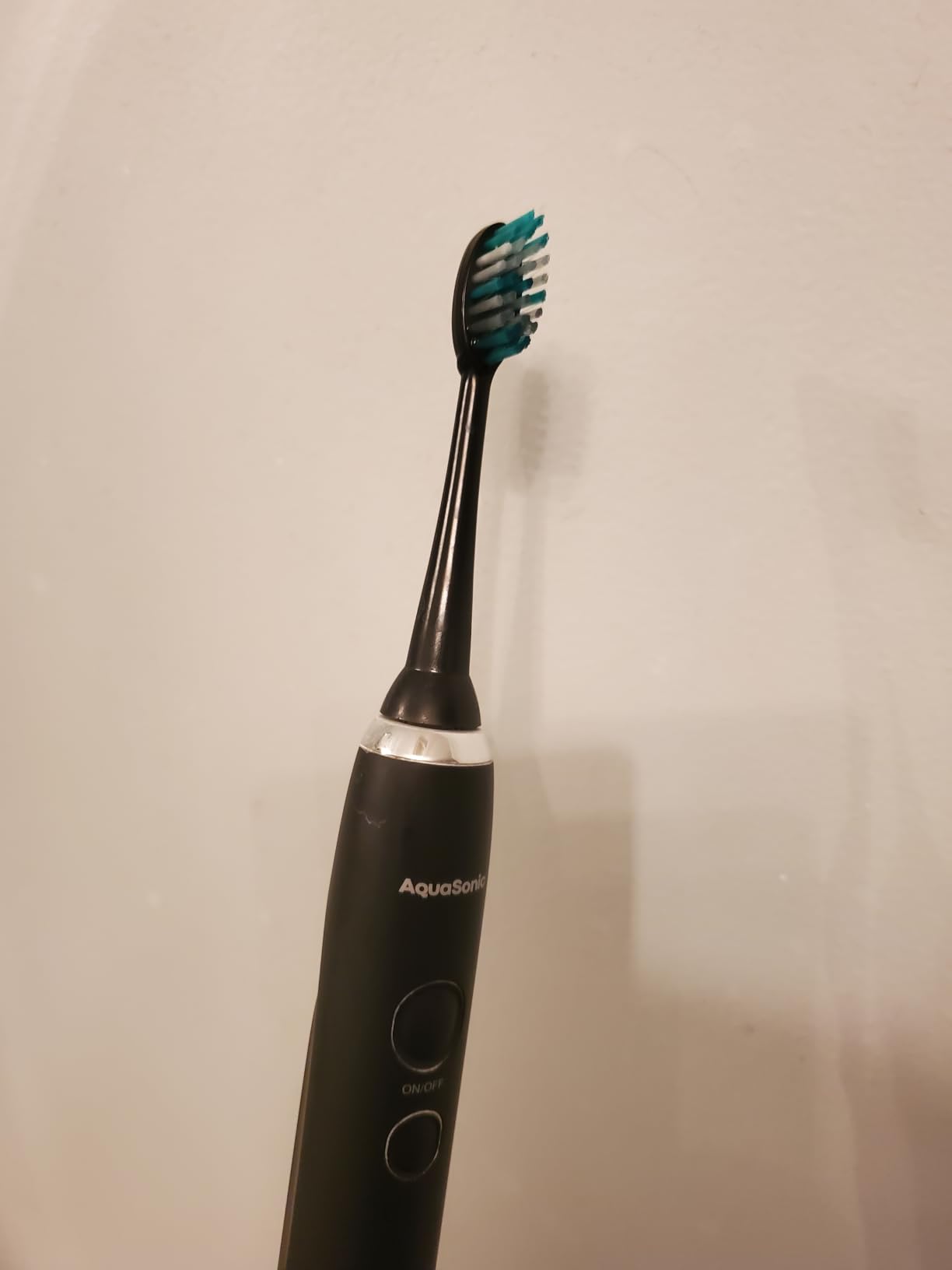 Aquasonic Black Series Ultra Whitening Toothbrush - ADA Accepted Electric Toothbrush- 8 Brush Heads & Travel Case - 40,000 VPM Electric Motor & Wireless Charging - 4 Modes w Smart Timer customer photo 1