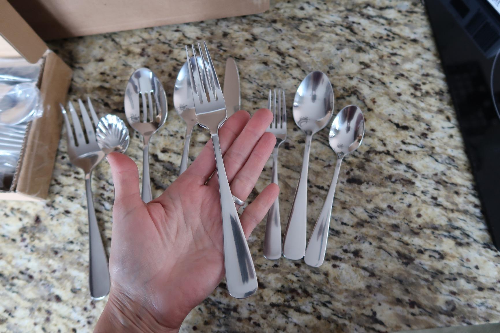 Amazon Basics Silverware Set, Stainless Steel Flatware, Dishwasher Safe, Service for 4, 20-Piece Forks and Spoons, Round Edge, Everyday Use customer photo 2