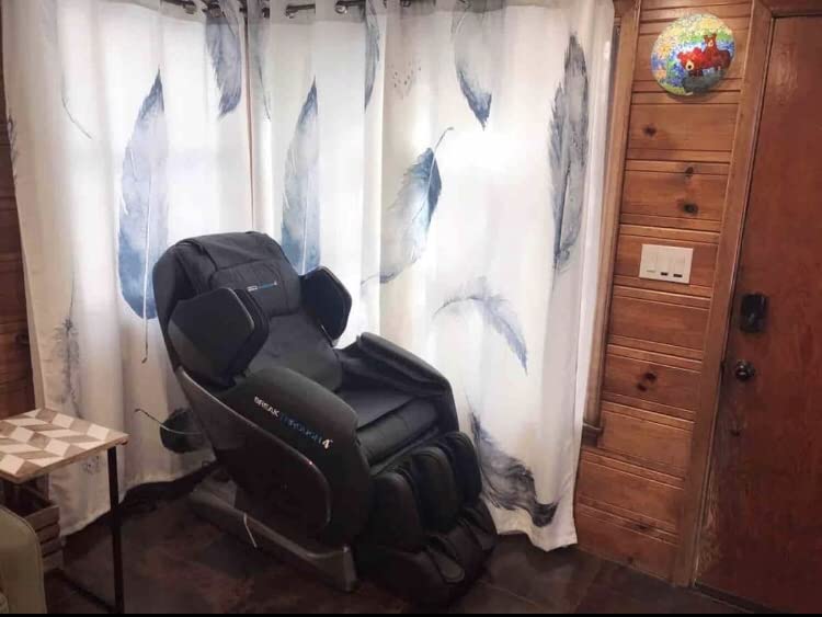 Breakthrough 4 v2 Recliner Massage Chair | Full Body Shiatsu Heated Massage Chair | Zero Gravity Electric Recliner | Foot Rollers, Calf, Arms, Shoulder, Neck & Back Massager - (Black) customer photo 2