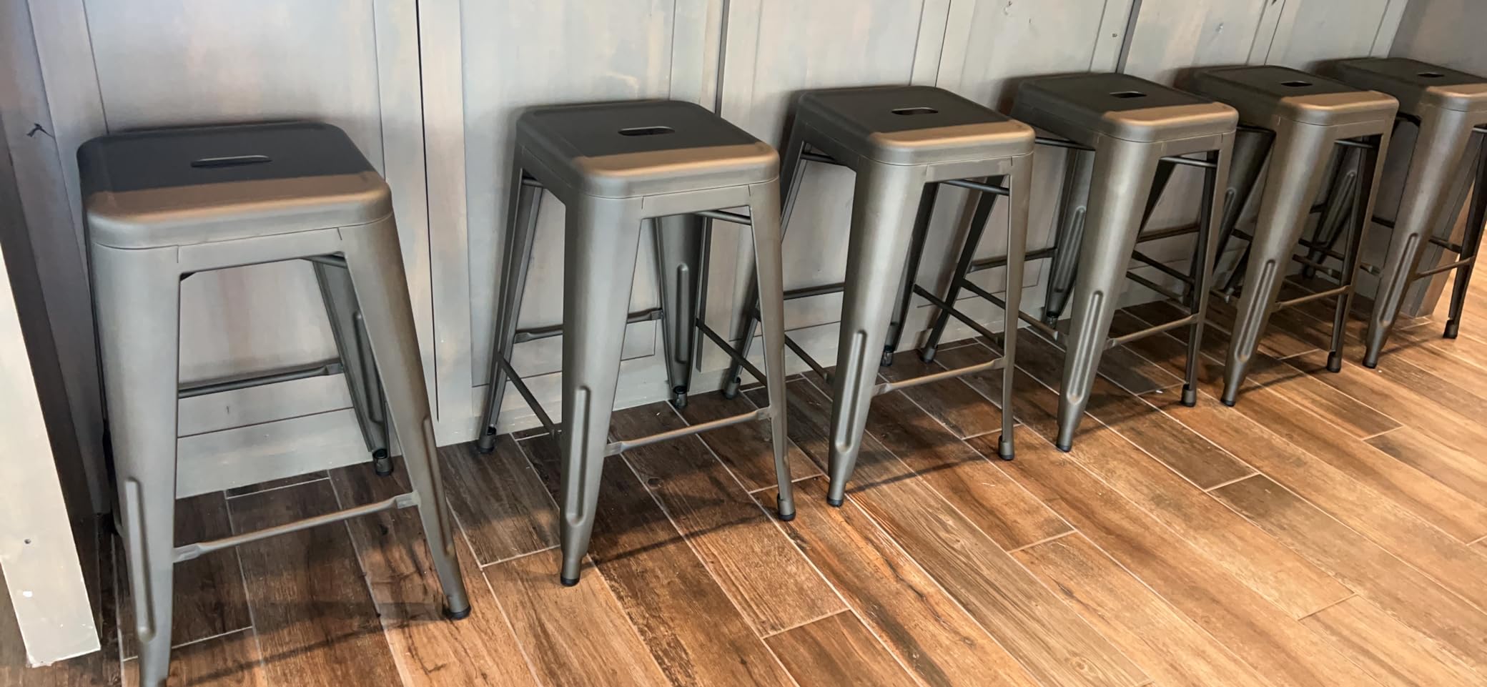Furmax 24 Inch Metal Bar Stools Set of 4, Counter Height Bar Stools Height High Backless Stools Industrial Stackable Bar Chairs for Dining Room Kitchen Indoor Outdoor Stools Bar Chairs (Black) customer photo 1
