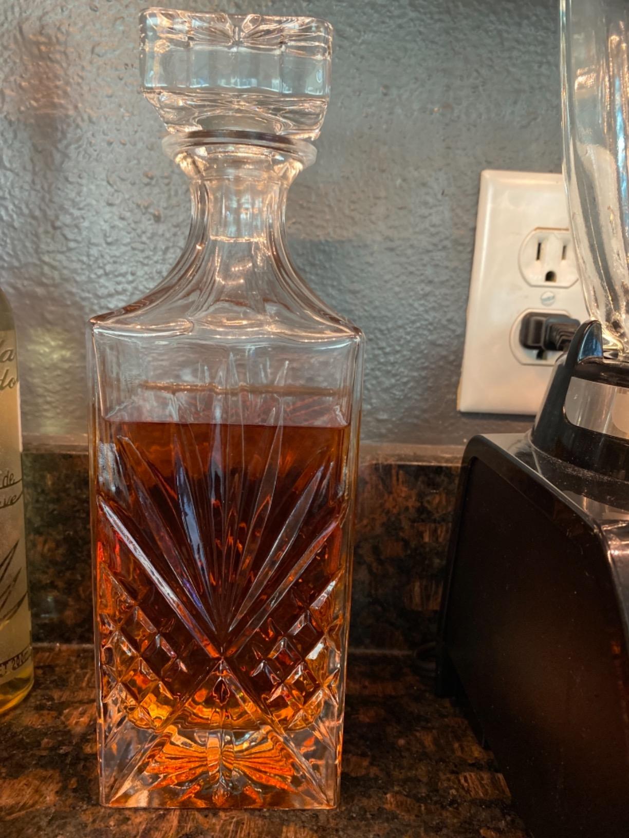 Crystal Whiskey Decanter, Lead-Free Barware Gift for Men, Scotch Bourbon Liquor, Irish Cut, 750ml customer photo 1