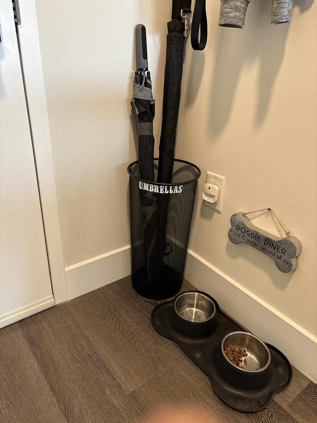 Mind Reader Umbrella Stand, Multi-Purpose Mesh Storage Stand, Organizer for Office and Entryway, Metal Mesh, Black customer photo 1