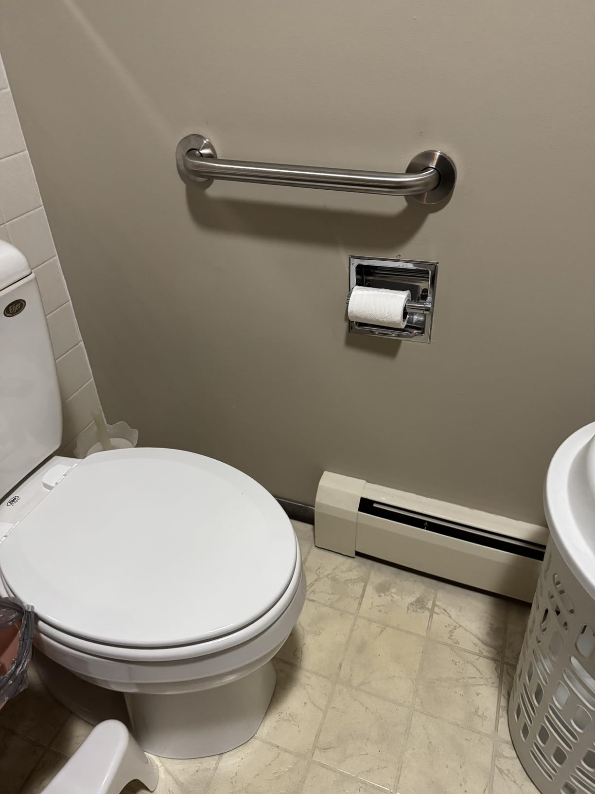 Amazon Basics Bathroom Safety Handicap Grab Bar, 36 Inch Length, 1.25 Inch Diameter, 500LBs Capacity, ADA Compliant, Stainless Steel customer photo 1