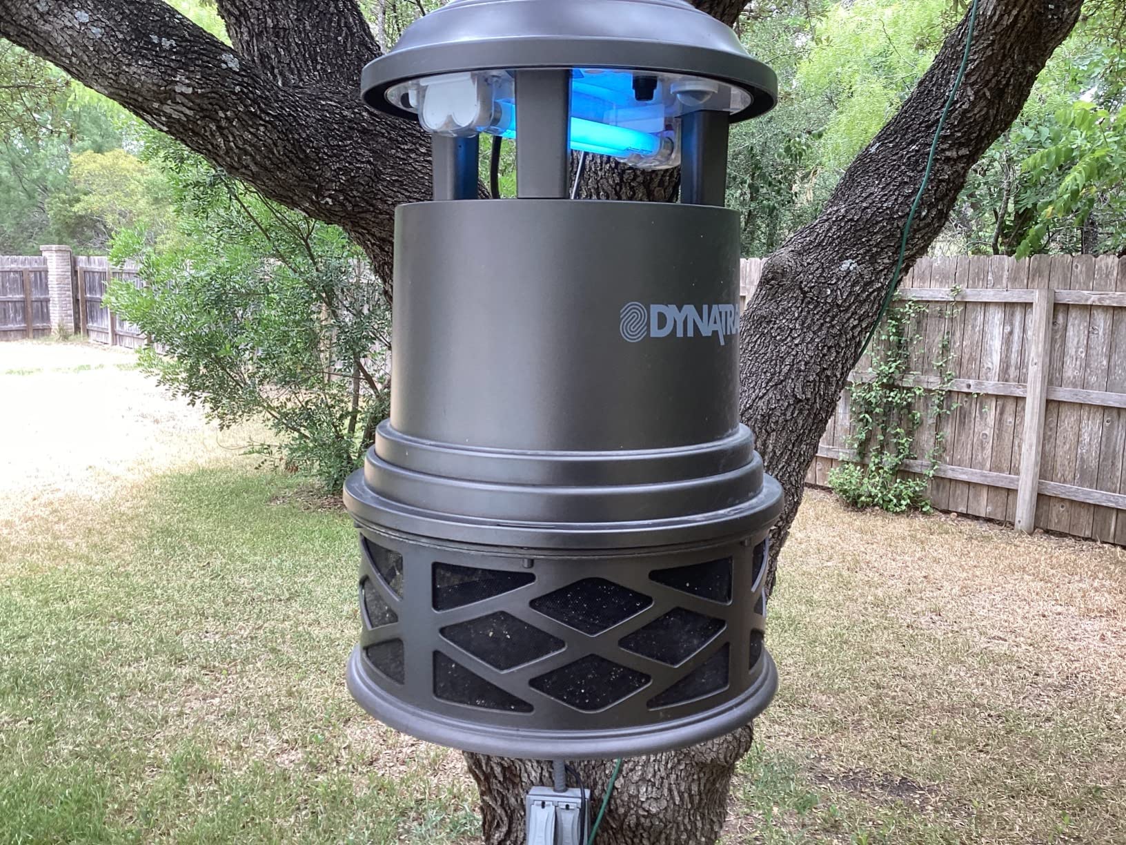 DynaTrap DT2000XLP-TUNSR Large Mosquito & Flying Insect Trap - Kills Mosquitoes, Flies, Wasps, Gnats, & Other Flying Insects - Protects up to 1 Acre customer photo 2