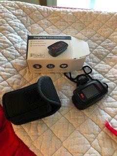 iProven Pulse Oximeter Fingertip for Oxygen Saturation & Respiratory Rate | Pulse Rate and Blood Oxygen Saturation Monitor, Finger Oximeter O2 Monitor, Batteries, Case & Lanyard Included customer photo 2