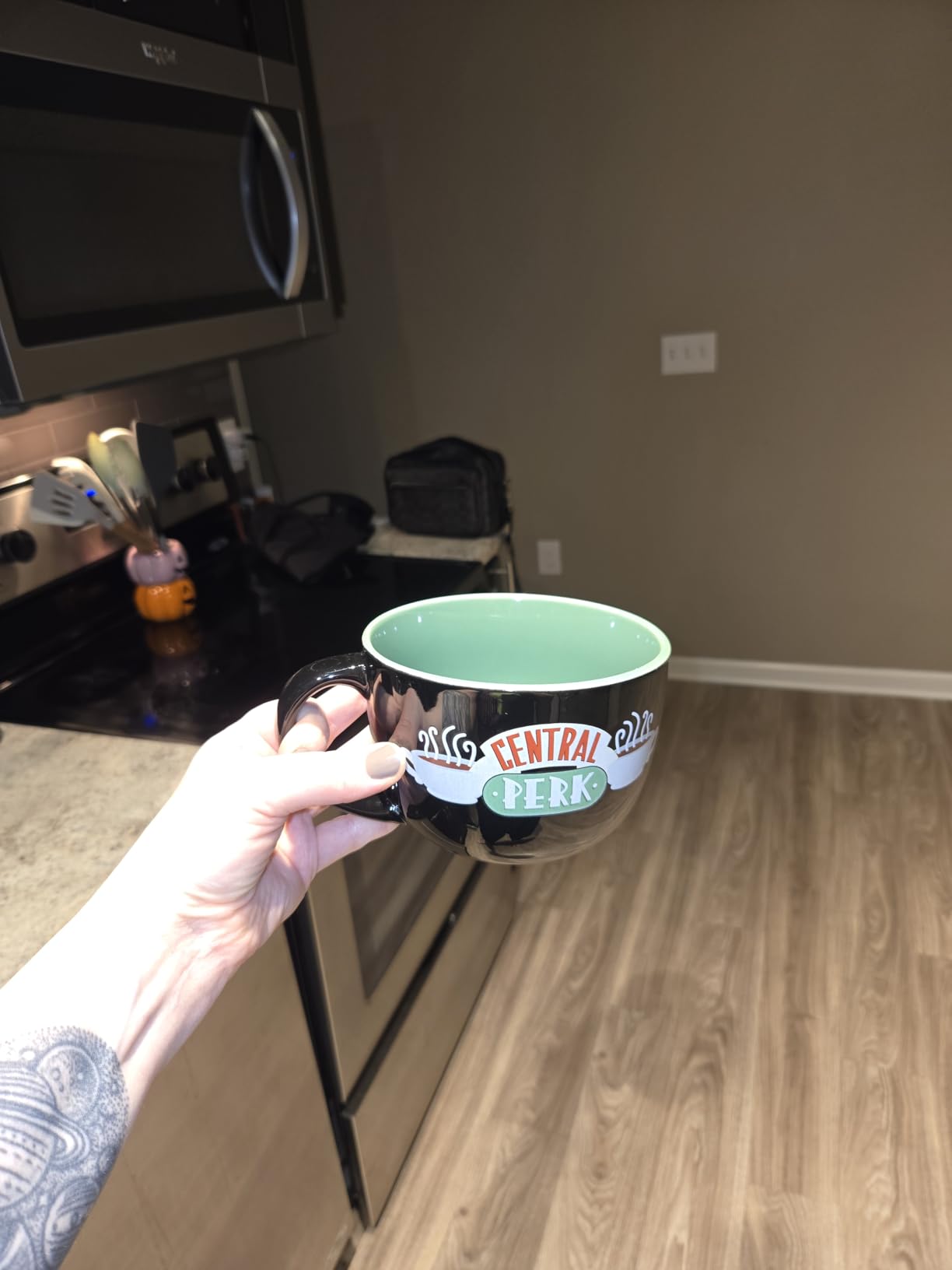 Silver Buffalo FRIENDS Central Perk Ceramic Soup Mug, 24oz | Oversized for Coffee, Cup, Black customer photo 1