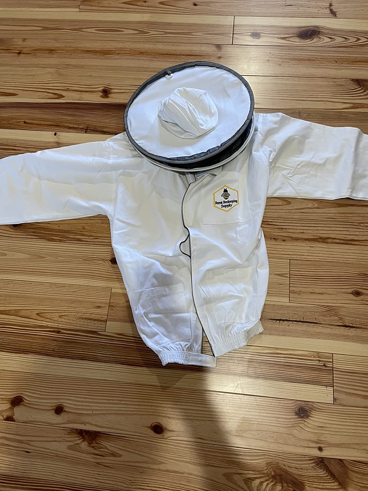 Professional Bee Suit for Men and Women, Beekeeping Suit with Bee gloves, 100% Cotton Beekeeping Suits Outfit for Hobbyists, Backyard & Commercial keepers - Large customer photo 1