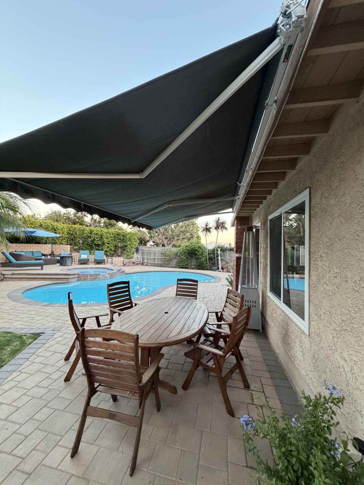 ALEKO Electric Patio Awning Caribbean White Frame 16x10 Black customer photo 2