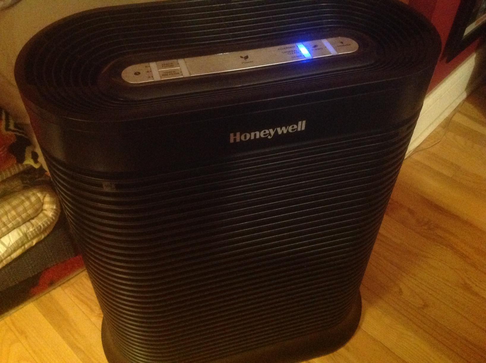 Honeywell AllergenPlus HEPA Air Purifier for Home, 2250 Ft² Rooms in 1 hour, Reduces Allergens, Dust, Pollen, Smoke, Pet Dander, Odors, White, HPA304 customer photo 1