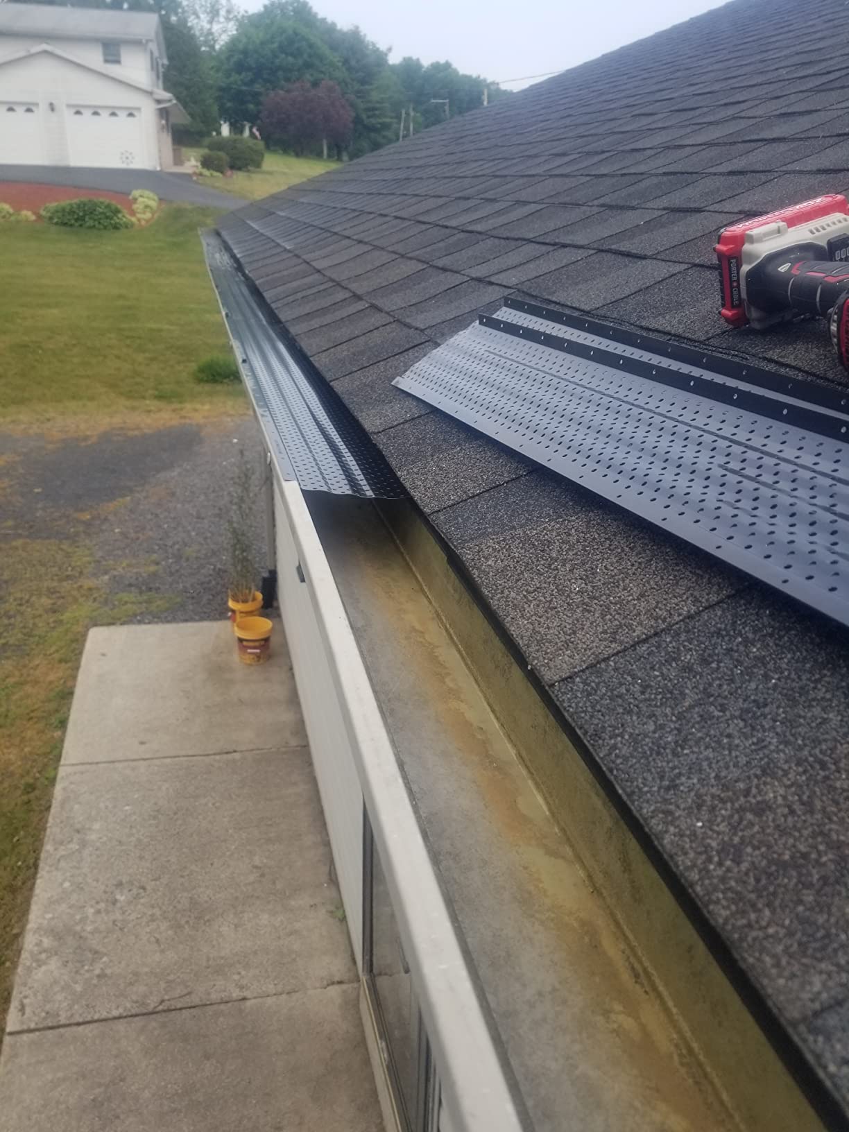 LeafTEK Heavy-Duty Aluminum Gutter Guard System, Fits 5 in, 100 ft, Black - Contractor-Trusted DIY Install Kit with Screws & Driver - Made in USA - Lifetime Replacement Warranty customer photo 1