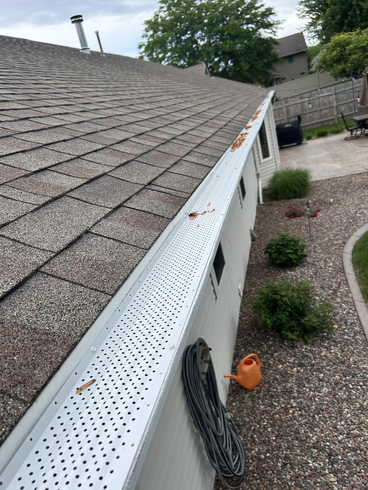 LeafTEK Heavy-Duty Aluminum Gutter Guard System, Fits 5 in, 100 ft, Black - Contractor-Trusted DIY Install Kit with Screws & Driver - Made in USA - Lifetime Replacement Warranty customer photo 2