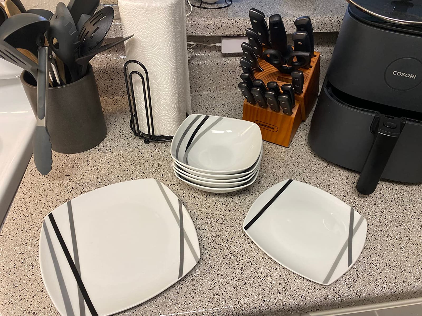 Amazon Basics Square Dinnerware Set for 6, Plates and Bowls for Kitchen, 18-Piece, Dishwasher and Microwave Safe, Modern Beams customer photo 1