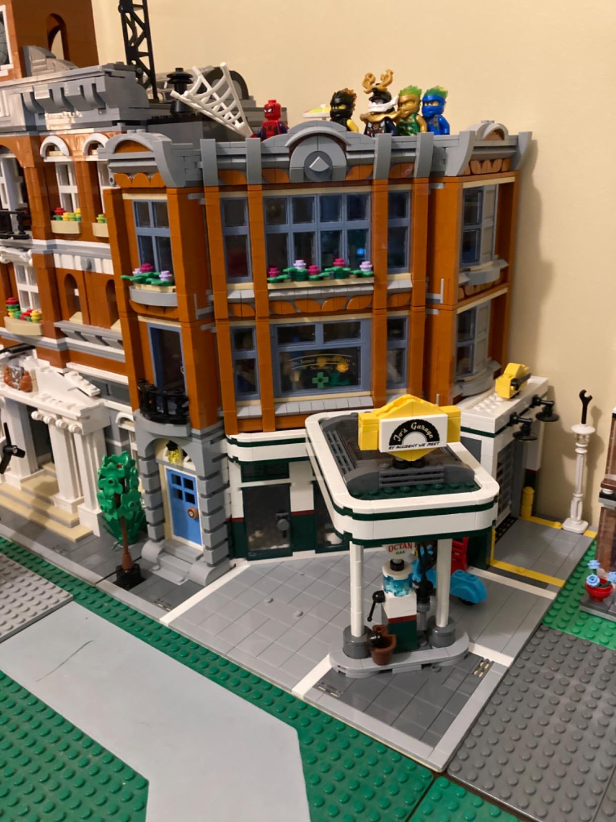 LEGO Creator Expert Corner Garage 10264 Building Kit (2569 Pieces) customer photo 2