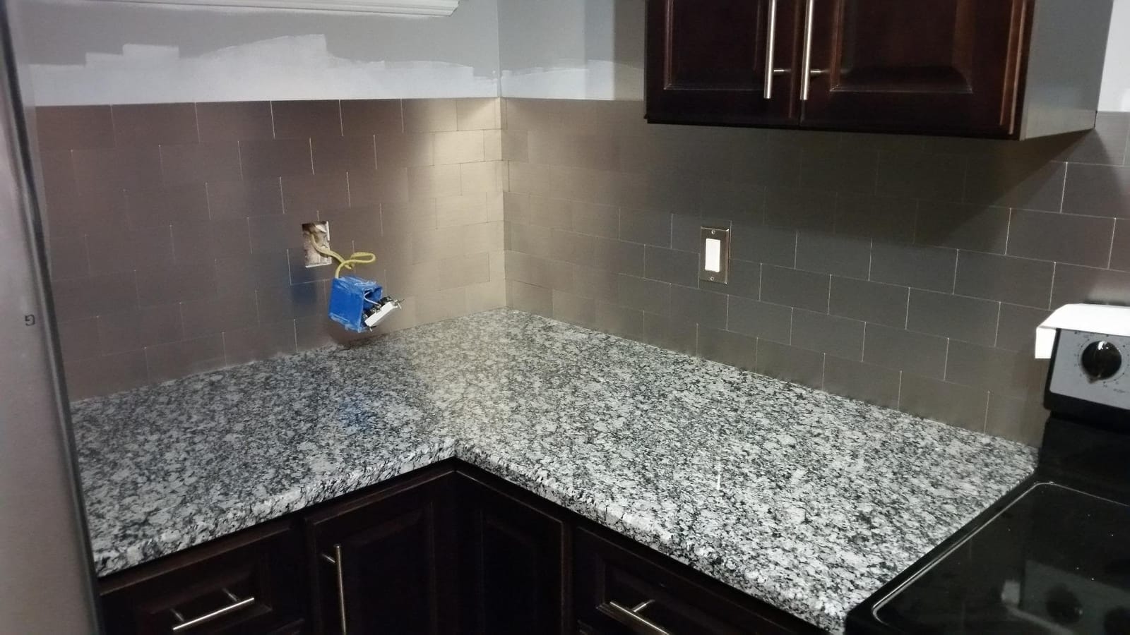 Art3d 100-Pieces Peel and Stick Stainless Steel Backsplash Self-Adhesive Metal Tiles, 3
