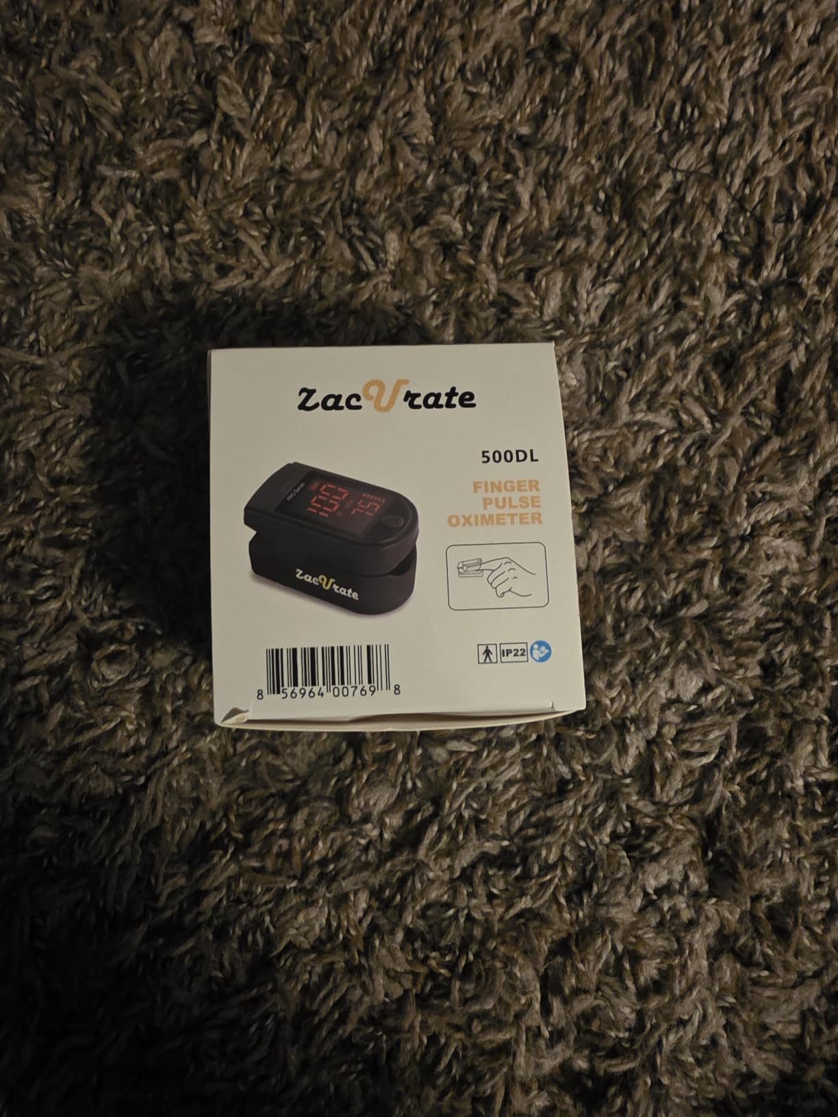 Zacurate 500 Series Fingertip Pulse Oximeter Blood Oxygen Saturation Monitor with Silicon Cover, Batteries and Lanyard, Royal Black customer photo 2