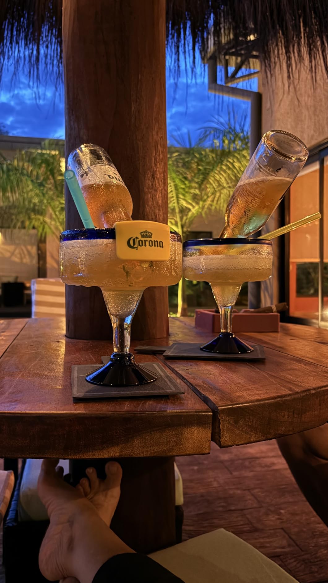 Dos Sueños Mexican Hand Blown Glass - Set of 4 Hand Blown Margarita Glasses - Cobalt Blue Rim (16 oz) customer photo 2