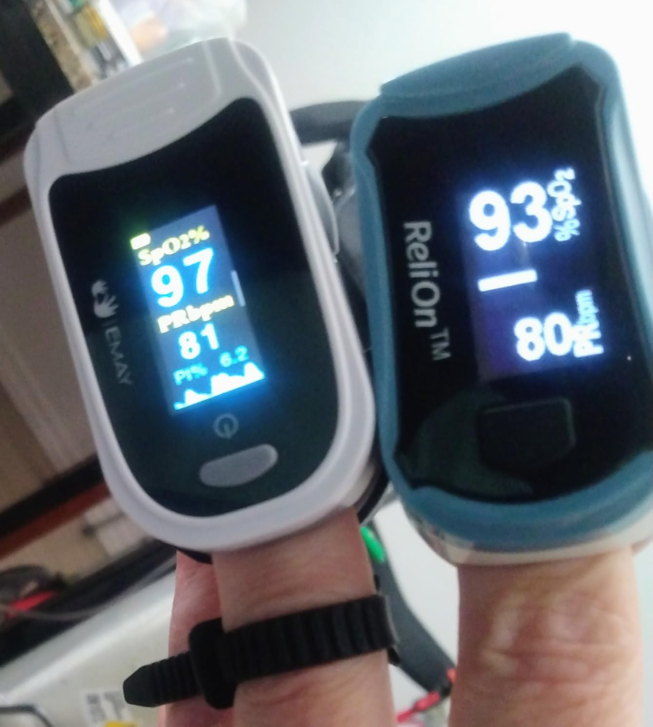 EMAY Sleep Oxygen Monitor with Built-in Recording Capability | Track Continuous Blood Oxygen Levels & Pulse Rate Overnight | Provides Sleep Report & Raw Data customer photo 1