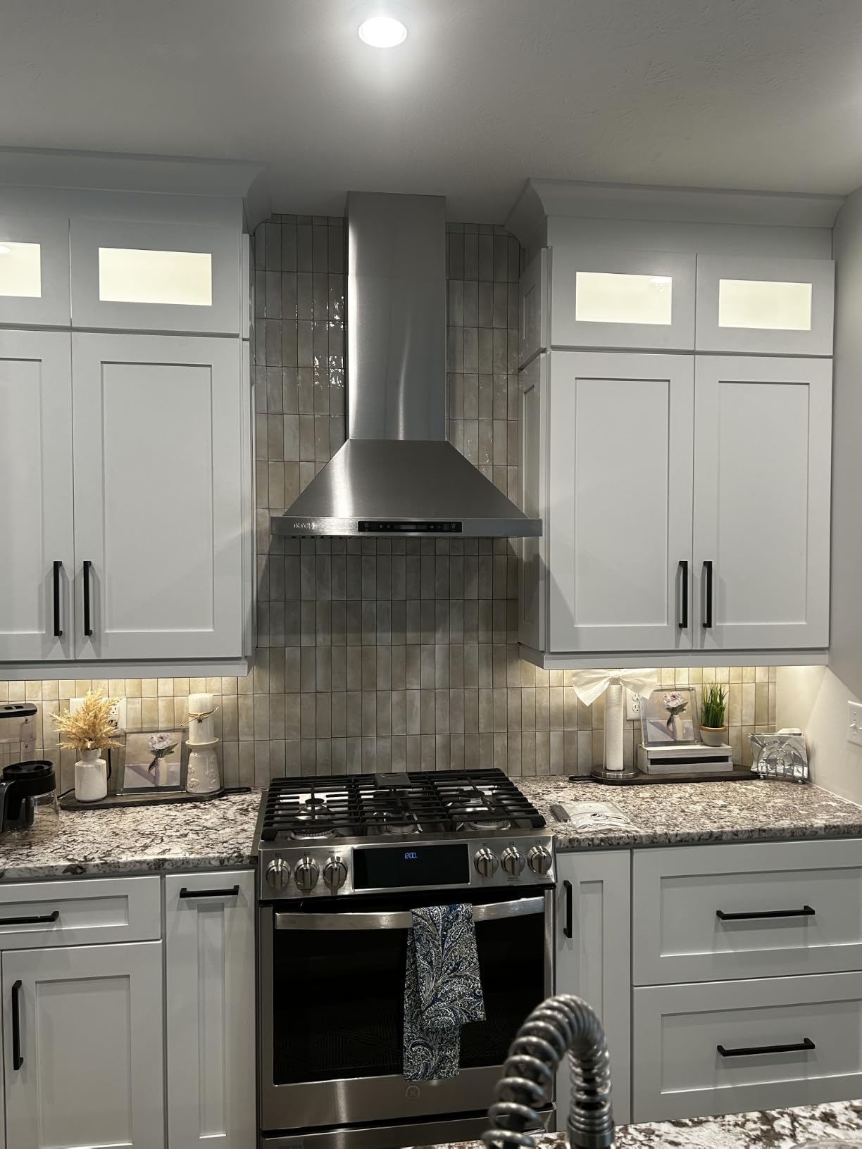 36-inch Wall Mount Range Hood 900 CFM Ducted/Ductless Convertible, Kitchen Chimney Vent Stainless Steel with Gesture Sensing & Touch Control Switch Panel, 2 Pcs Adjustable Lights(IKP02-36'') customer photo 1