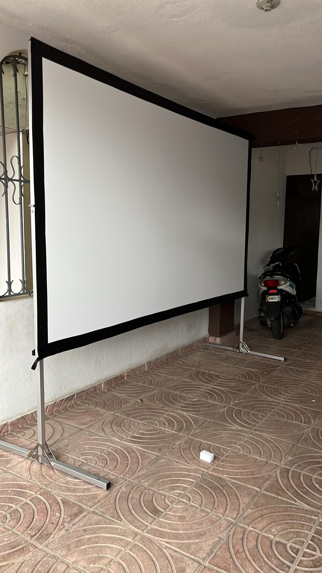 Projector Screen Outdoor,JWSIT 120 inch Outdoor Movie Screen-Upgraded 3 Layers PVC 16:9 Projector Screen,Portable Video Projection Screen with Carrying Bag for Home Theater Backyard customer photo 1