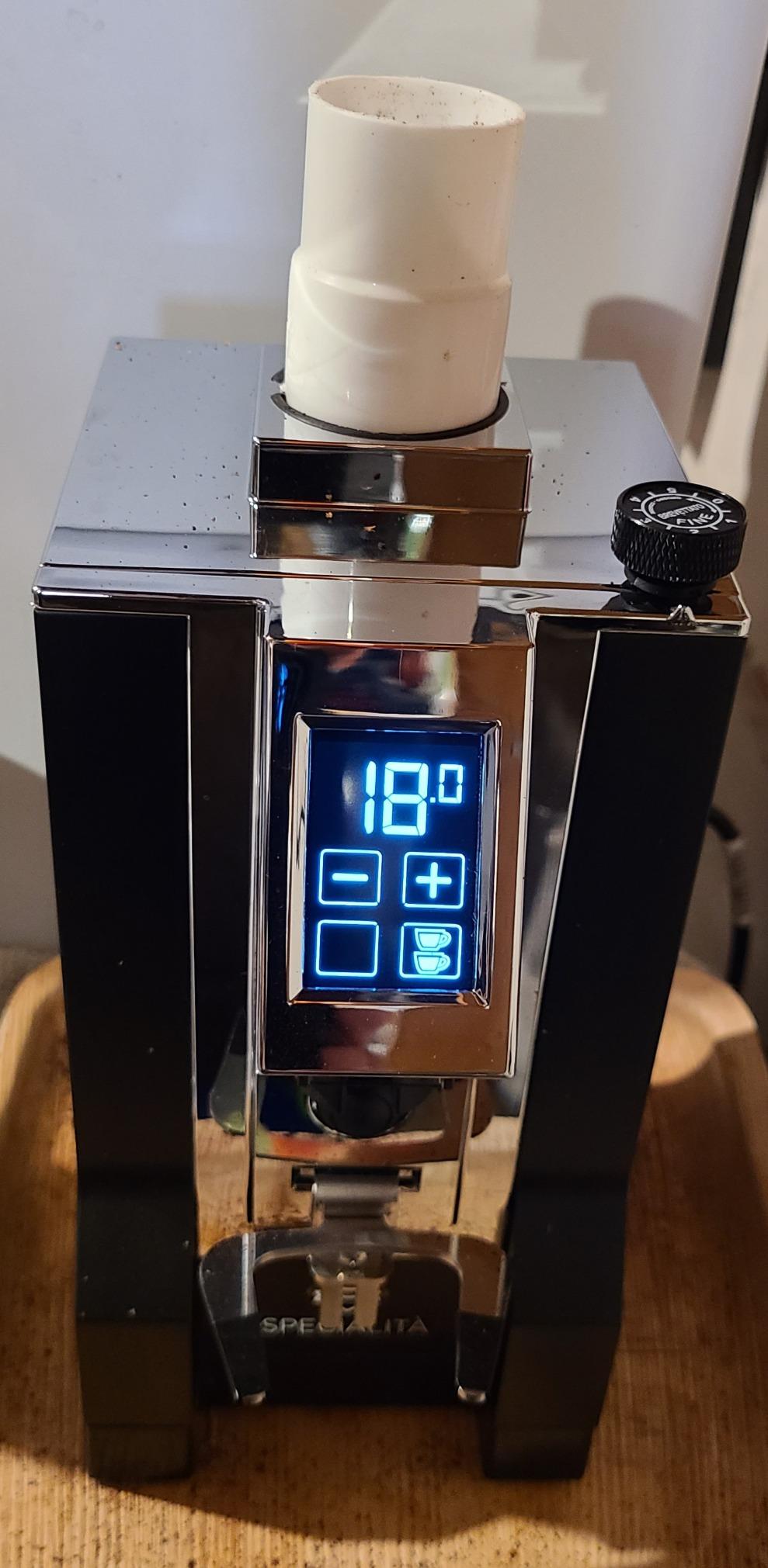 Eureka Mignon Specialita Espresso Grinder | Sound-Insulated | Stepless 55mm Burrs | Touchscreen | Chrome customer photo 2