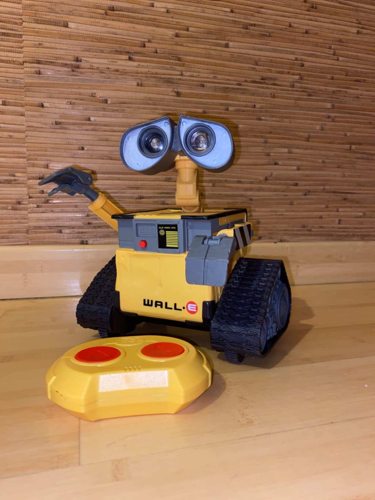 Mattel Disney Pixar WALL-E RC Robot Toy with 20+ Lights & Sounds, Hello WALL-E Action Figure & Remote Control customer photo 2