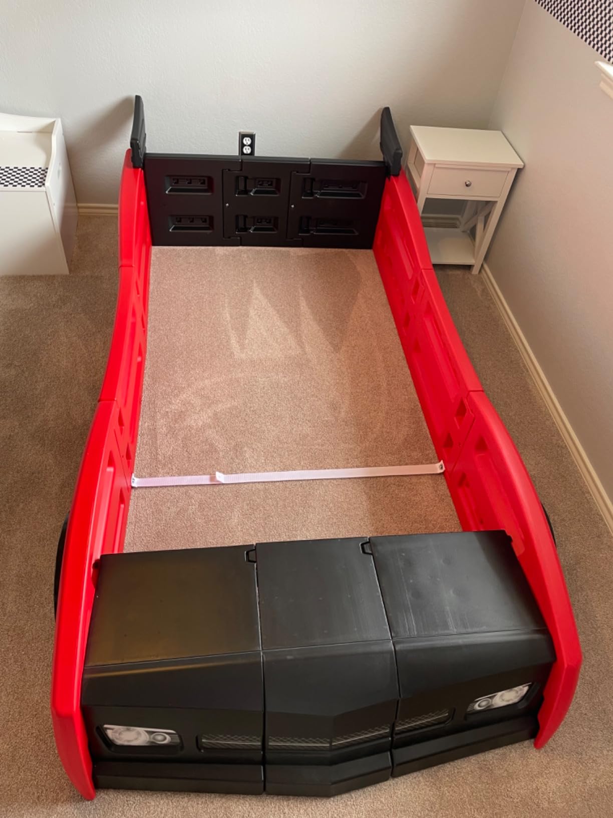 Delta Children Grand Prix Race Car Toddler-to-Twin Bed, Red customer photo 2