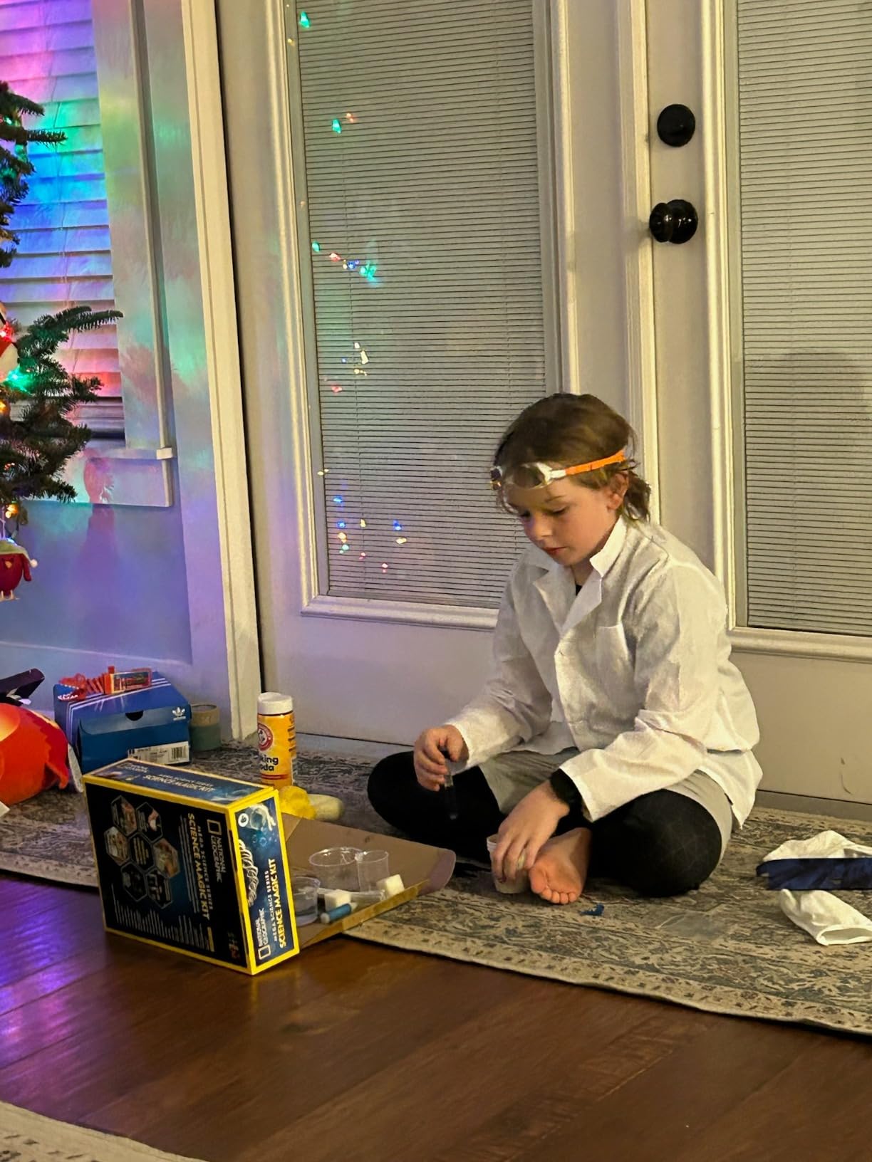 NATIONAL GEOGRAPHIC Science Magic Kit - Science Kit for Kids with 100+ Unique Experiments and Magic Tricks, Chemistry Set and STEM Project, A Great Gift for Boys and Girls (Amazon Exclusive) customer photo 1
