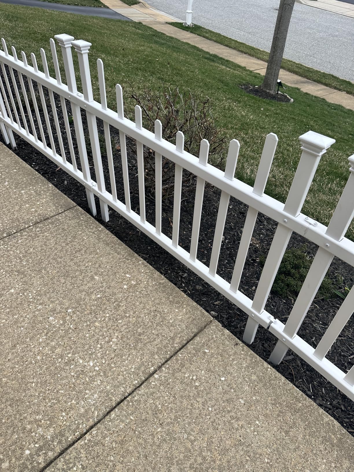 Zippity Washington Picket Fence Panels, White Vinyl DIY No Dig Kit | 2.5ftH x 3.5ftW, 2 Panels, Garden Border for Yard, ZP19048 customer photo 1