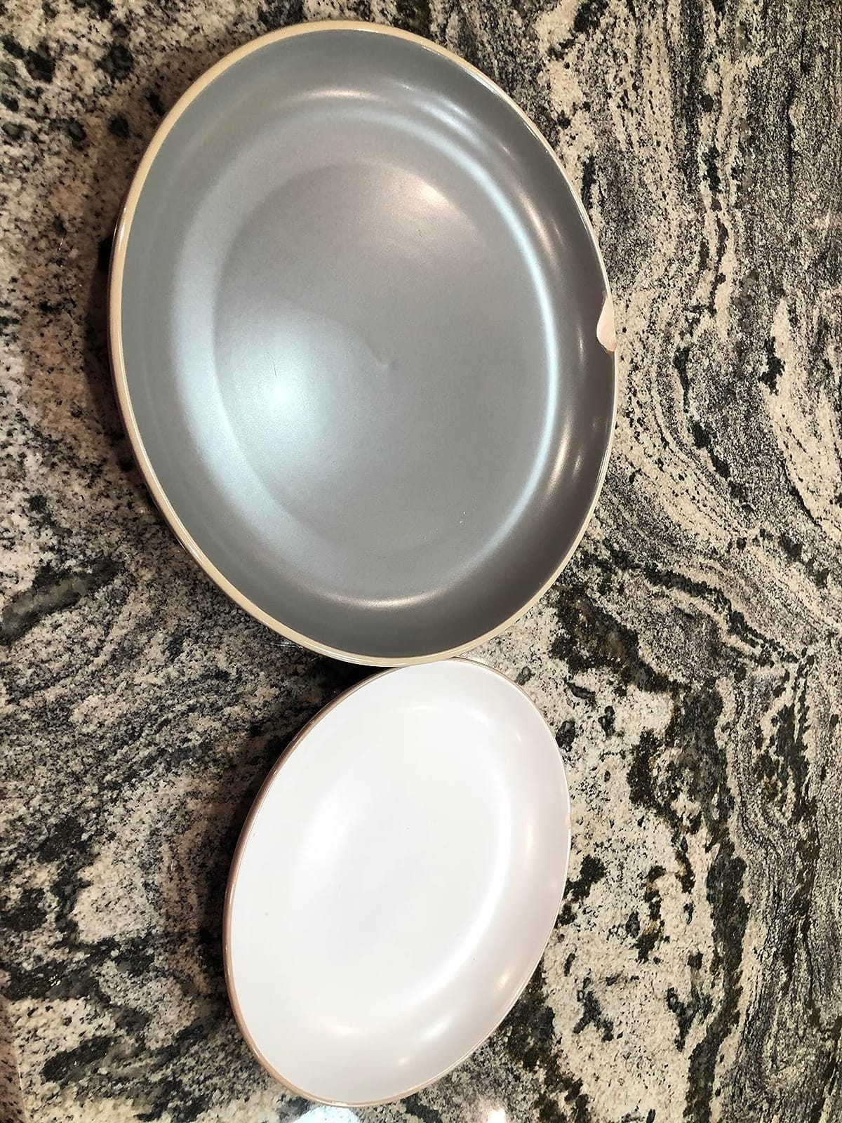 Gibson Home Rockaway 12-Piece Stoneware Dinnerware Set, Service for 4 - Modern Round Plates and Bowls, Dishwasher & Microwave Safe, Black customer photo 1