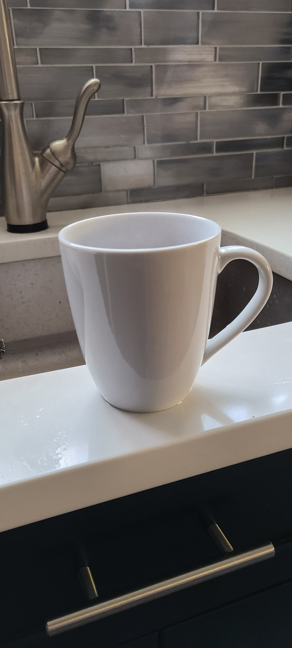 Amazon Basics Porcelain Heat Resistant Coffee Mugs, Microwave and Oven Safe, 12 oz, White, 12 Count customer photo 1